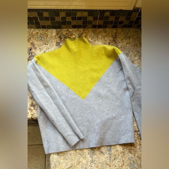 Cynthia Rowley Retro Inspired Sweater - Picture 2 of 7